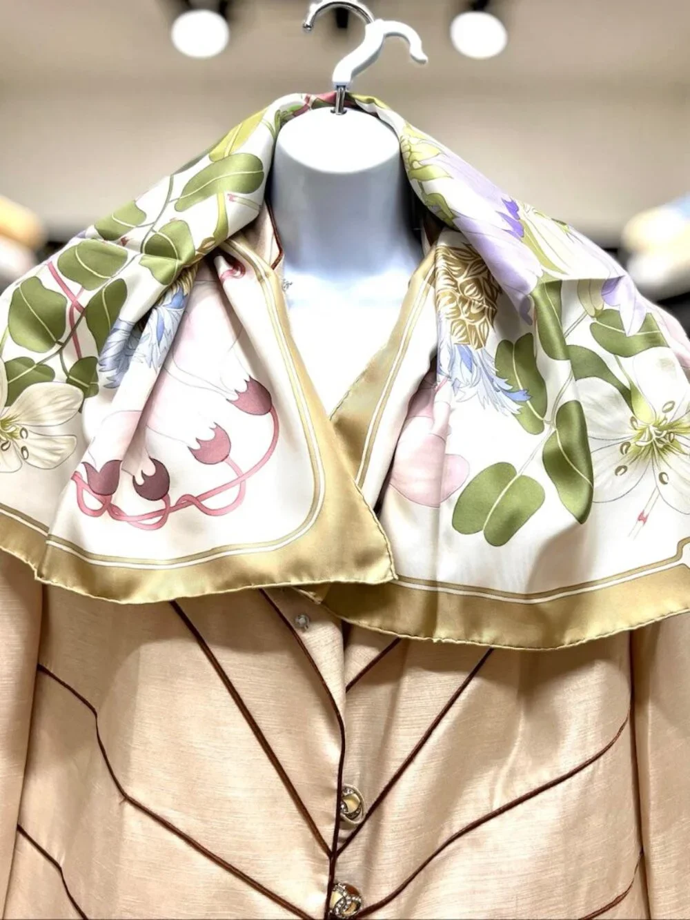 Hermes Paris  Silk  34"Flora Graeca Floral Scarf Pastel Ivery Green Purple (25) - Picture 6 of 16